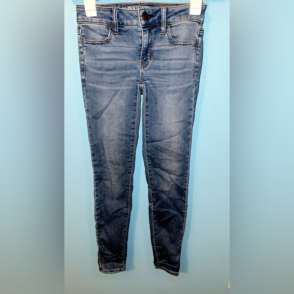 AMERICAN EAGLE JEANS